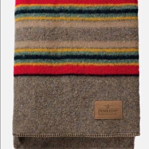 Twin size Pendleton Yakima Camp blanket